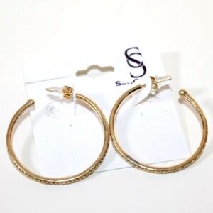 NWT SAVVY CIE JEWELS 18K GOLD PLATE AND DIAMOND EARRINGS MEDIUM